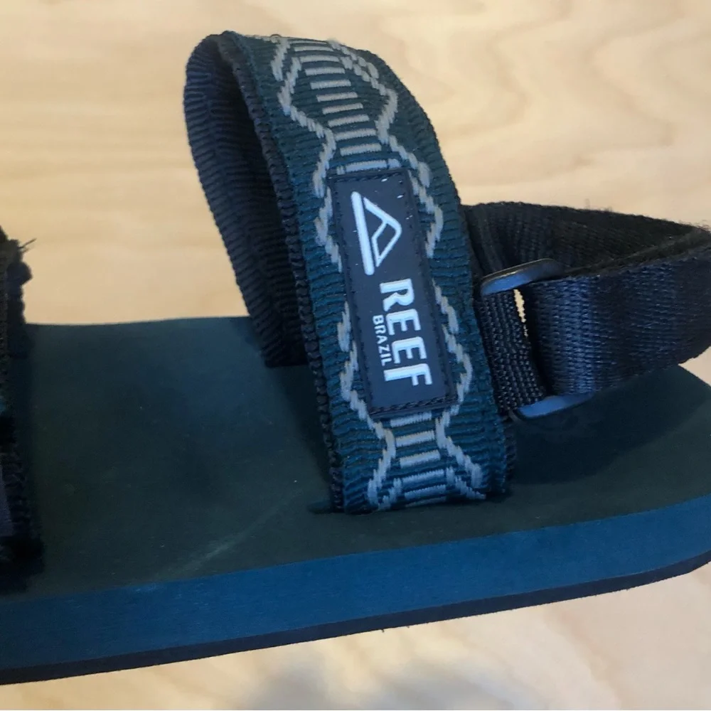 Reef Kids' Green and Black Strap Sandals Size 2 Casual Summer.